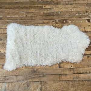 Unbranded Off White Sheepskin Small Area Rug 26'' x 12''